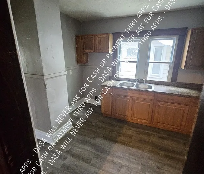 420 Rosewood Ter — Photo 6