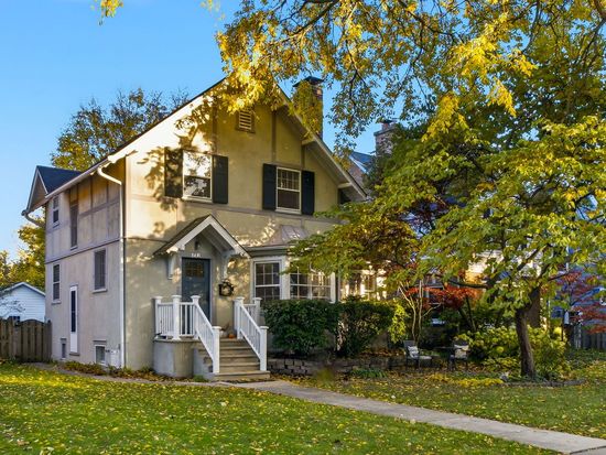 2221 Lincolnwood Dr, Evanston, IL 60201