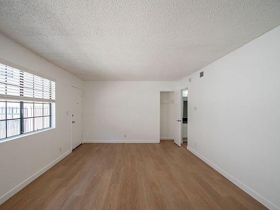 2nd image of 5921 Whitsett Ave APT 107