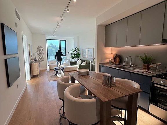 4th image of 395 6th St APT 310