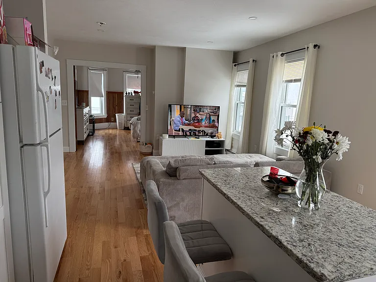 270 Hilldale Ave #2 — Photo 4