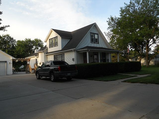 1st image of 211 W Alexander St