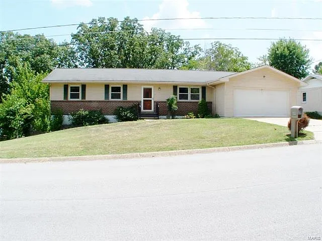 609 S Adrian Ave photo 1