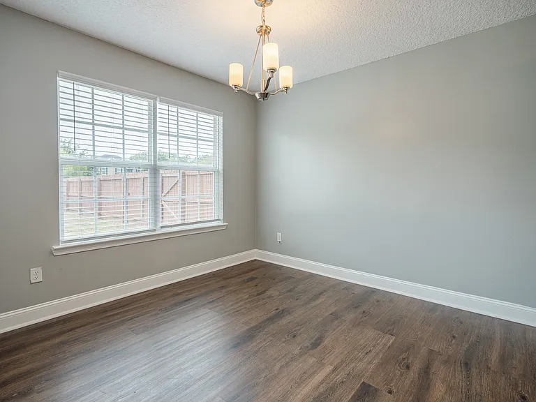717 Highgrove Ct — Photo 21
