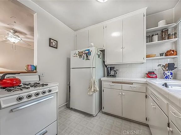 5th image of 4224 Gentry Ave