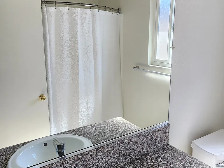 Bathroom, 16581-4