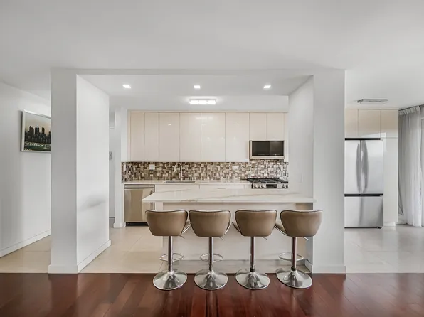 2944 West 5th Street image 1 of 9
