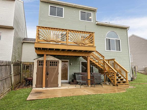 2nd image of 174 W Honeysuckle Ct