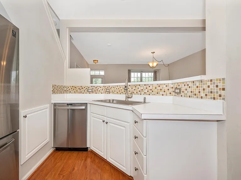 5211 Duke Ct — Photo 11