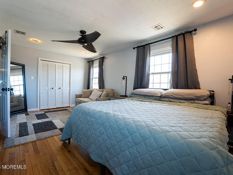 406 Lawrence Dr — Photo 33
