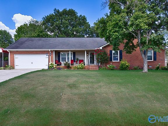 3rd image of 124 Singletree Dr