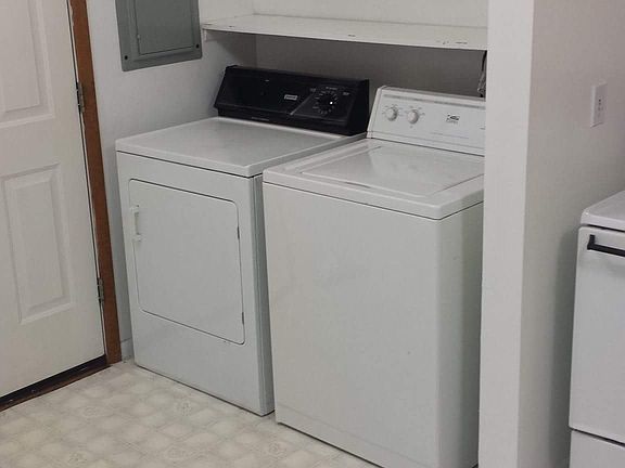 4th image of 836 3rd St APT A