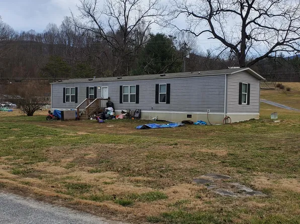 12 Pleasant Acres Ln, Natural Bridge Station, VA 24579