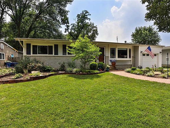 2nd image of 830 Borgia Ln