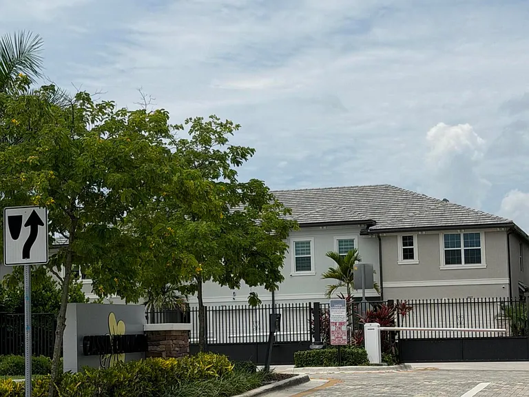 2933 Olivia Ave — Photo 4