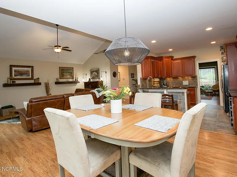 237 Rothbury Dr — Photo 15