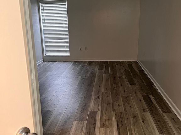 SPACIOUS BEDROOM WITH WALK IN CLOSET