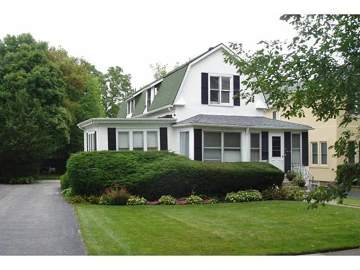 383 Adams photo 1