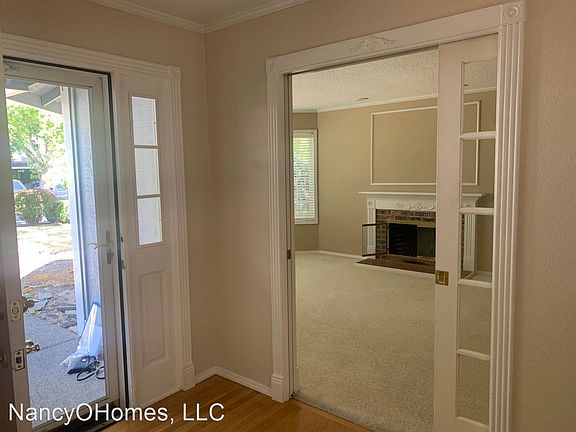 4th image of 15701 SE Meadow Park Cir