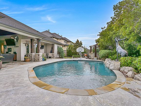 4th image of 1821 Avery Ln