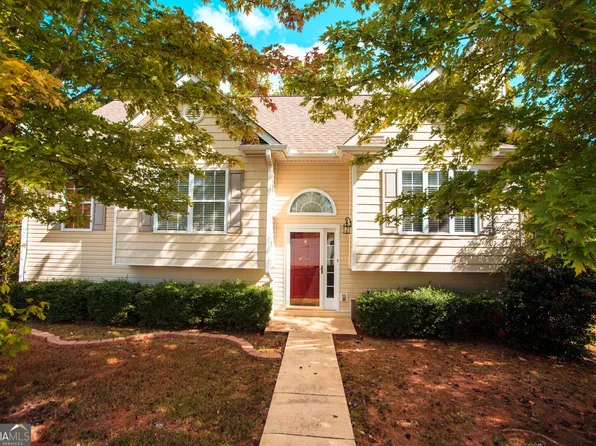 15 Huntington Dr, Grantville, GA 30220