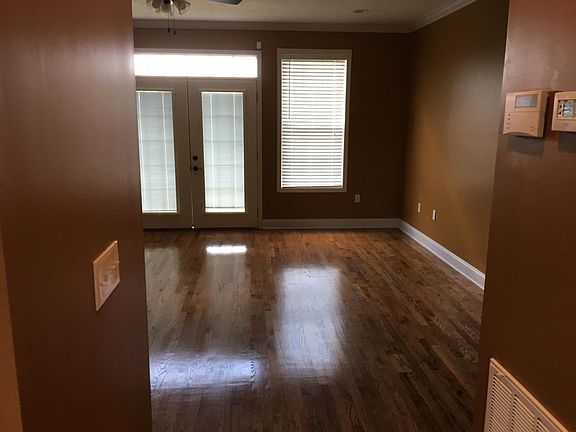 4th image of 1000 Greenway Dr