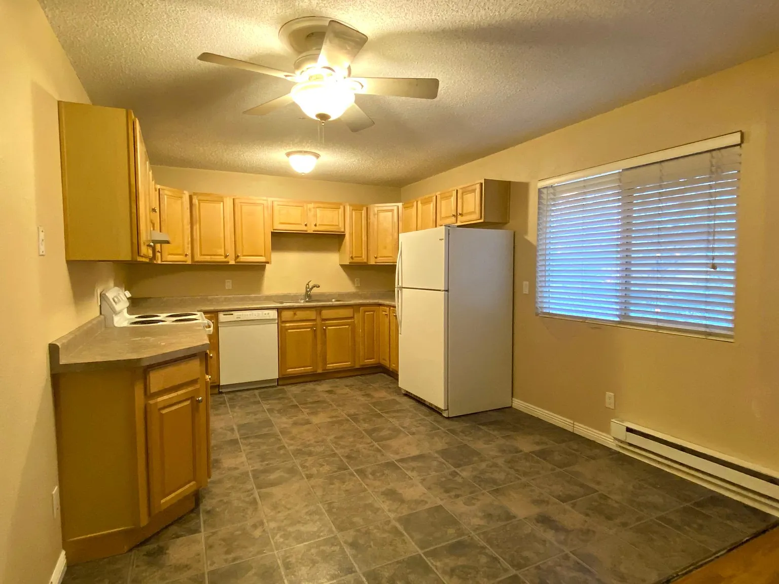 2 bed, 1014 sqft, $1,350 — Photo 3