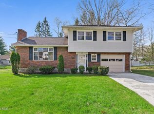 6 St Thomas Lane, Schenectady, NY 12304