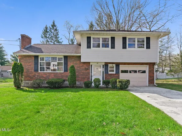 6 St Thomas Lane, Schenectady, NY 12304