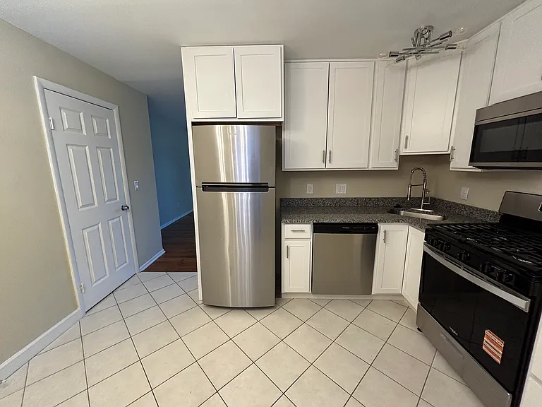 3912 La Rosa Dr — Photo 6
