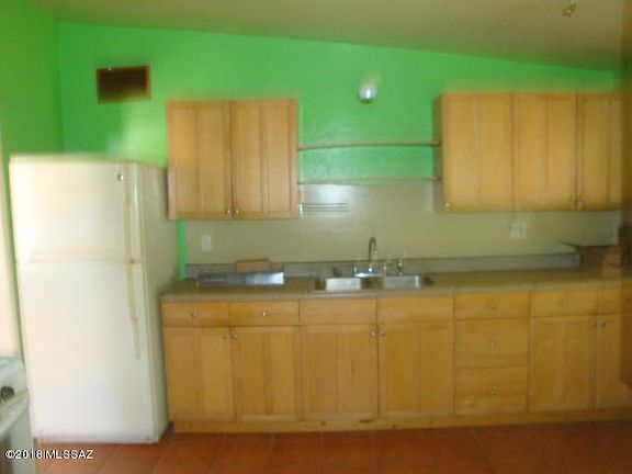 4th image of 16 S Avenue A