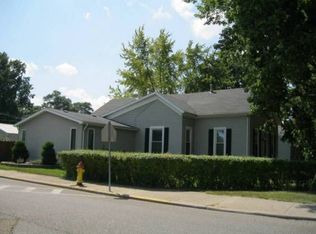 105 7th St, Lincoln, IL 62656