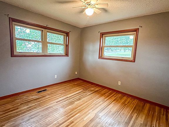 5th image of 525 W Gary St
