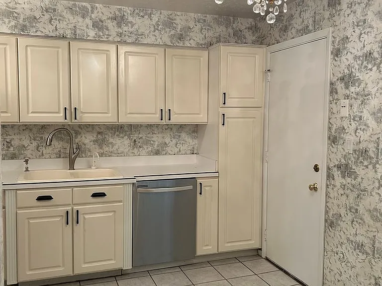 4456 Donna Dr — Photo 6