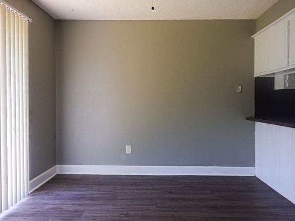 4th image of 8112 Westwood Cir