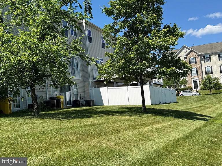 7581 Taunton Ct — Photo 45