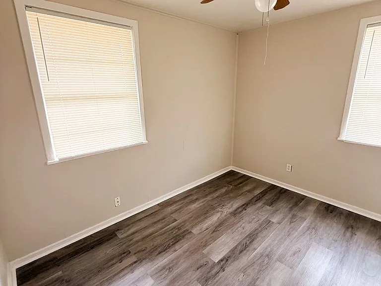 2111 Robin St — Photo 5