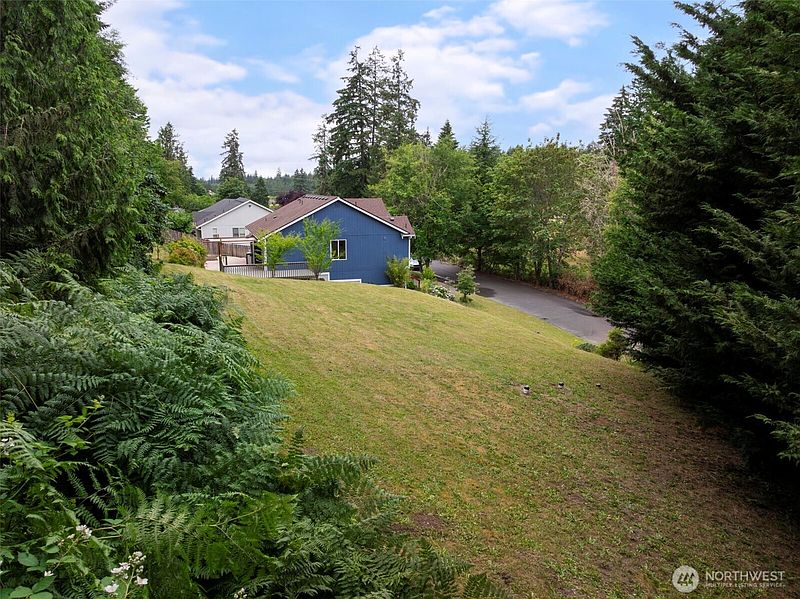 4th image of 820 289th Street E