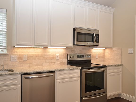 3rd image of 2830 S Lillis Ln