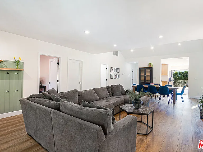13220 Erwin St — Photo 6