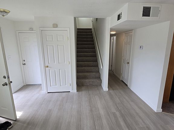 3rd image of 606 Phillip Way