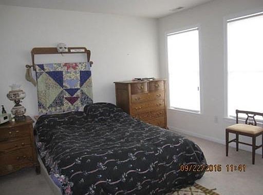 3rd image of 71 Pondside Dr