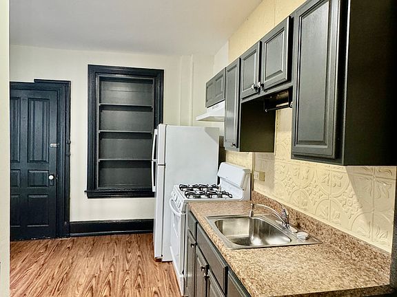 3rd image of 211 Morgan St APT 1