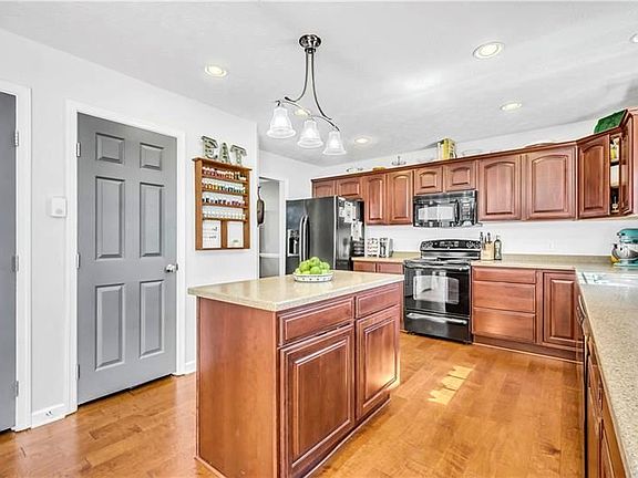 5th image of 105 Ashland Ct
