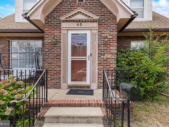 3rd image of 48 N Myrtle St