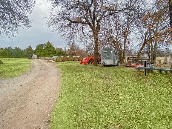 4th image of 5201 Newberry Ln