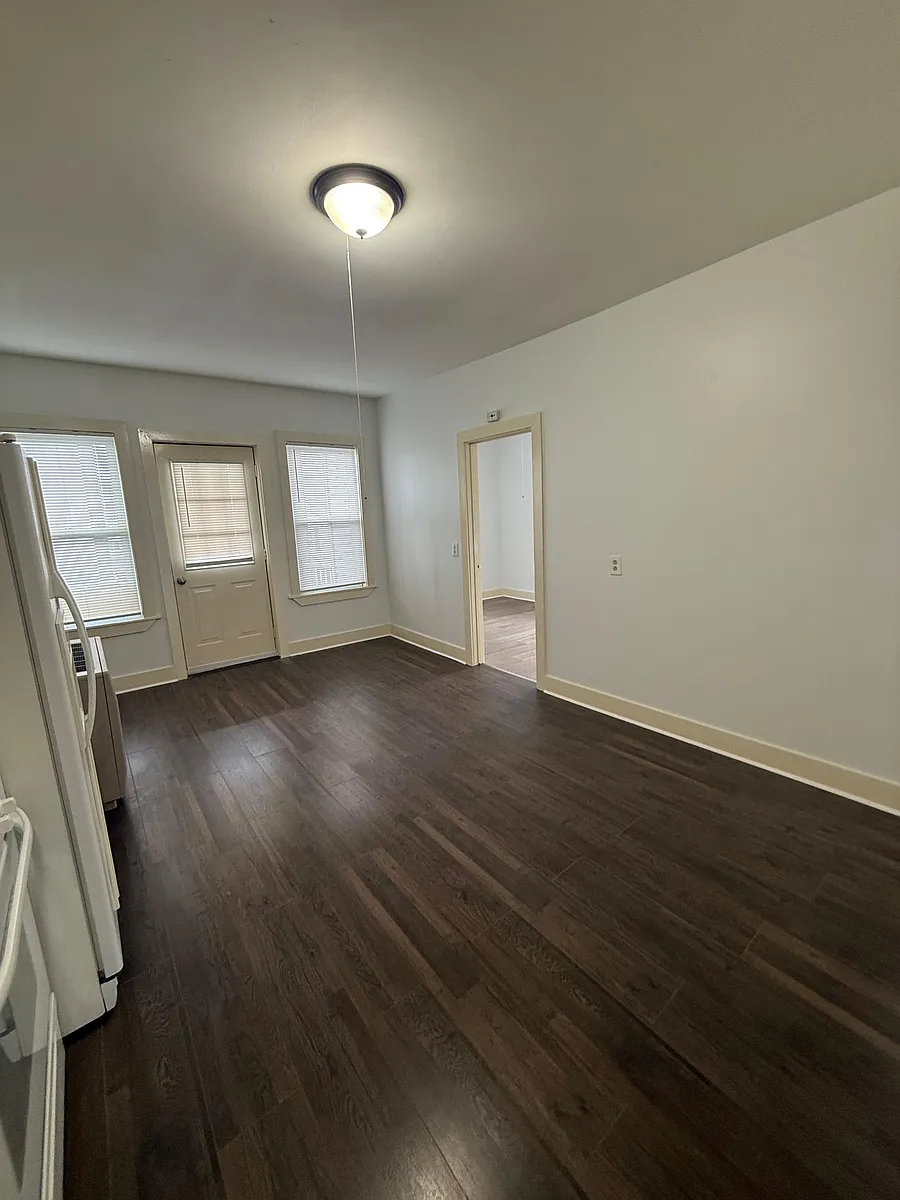 Building Photo - 121 Choate St #3
