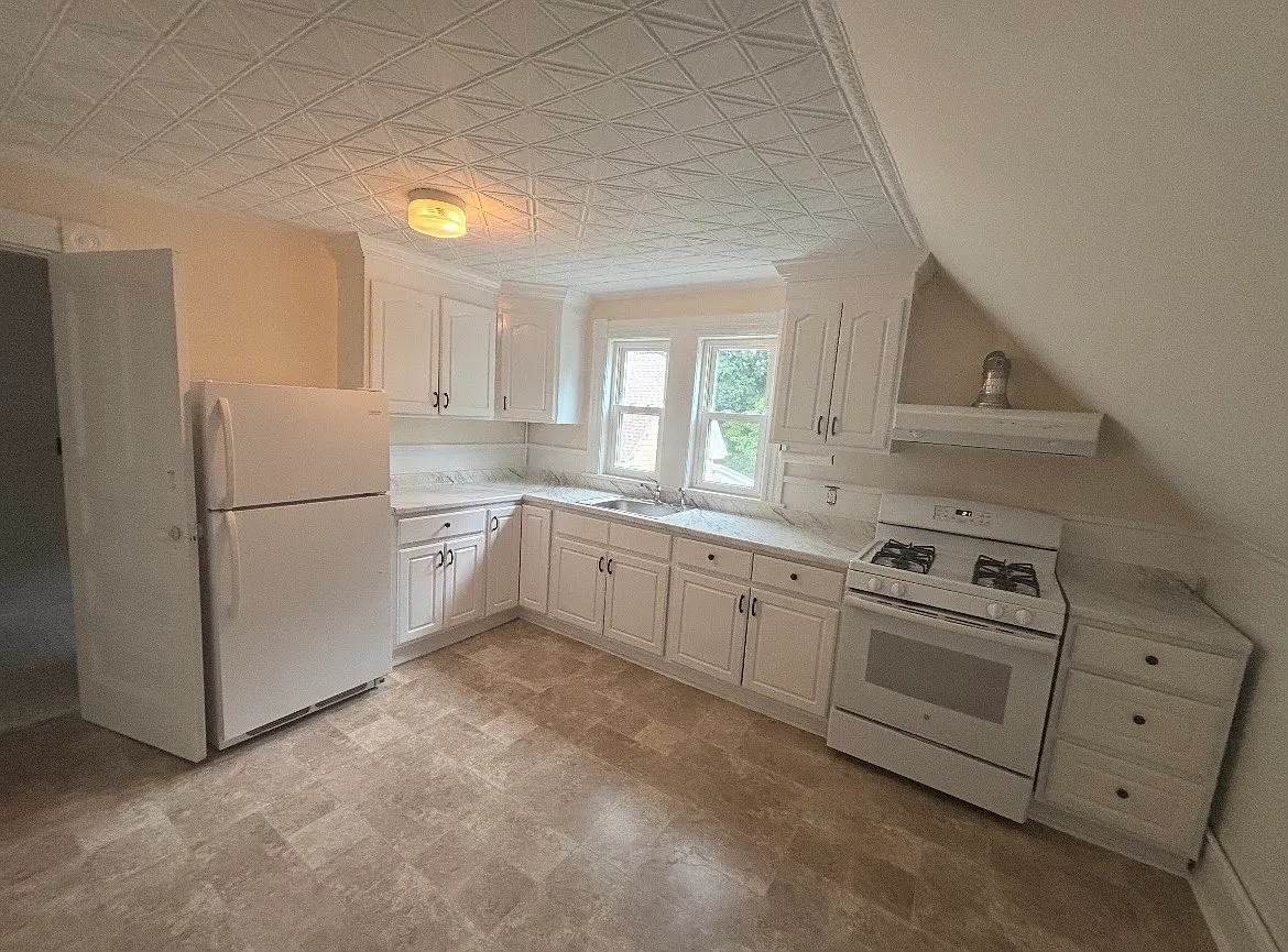 2 bed, 900 sqft, $2,200 — Photo 4