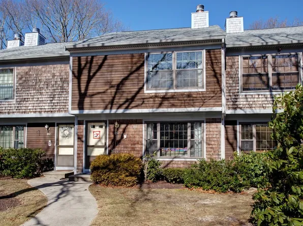 195 Falmouth Rd APT 9D, Mashpee, MA 02649