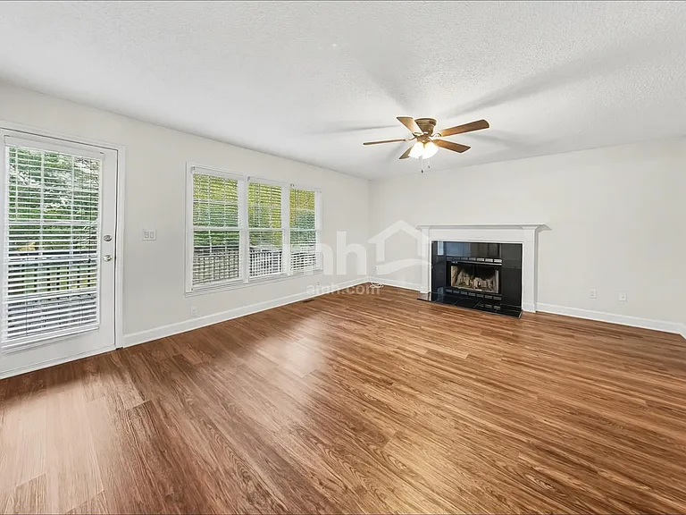 946 George Place Dr — Photo 7